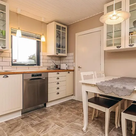 6 Person In Horslunde