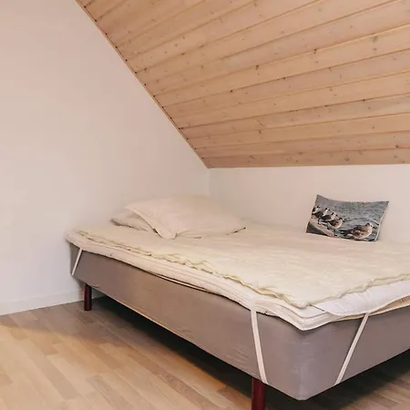 6 Person In Horslunde